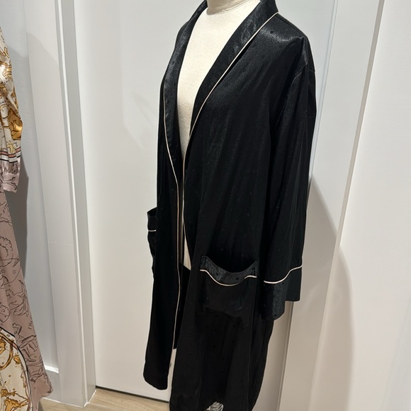 Vitoria Secret Robe - Picture 2 of 3